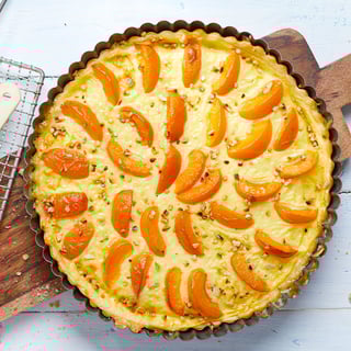 VANILLEPUDDINGTARTE MIT SHERRY APRIKOSEN