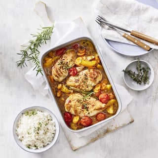 OFENHÄHNCHEN MIT GESCHMORTEM PFIRSICH MÖHREN GEMÜSE